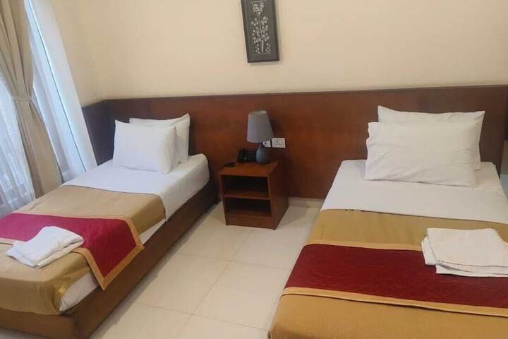 Room 4 of 12
