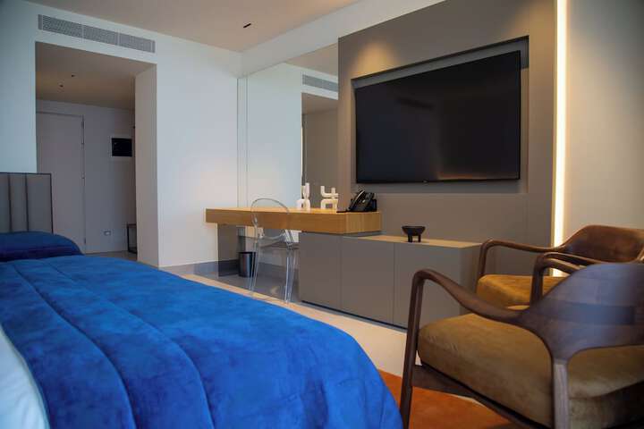 Room 10 of 40