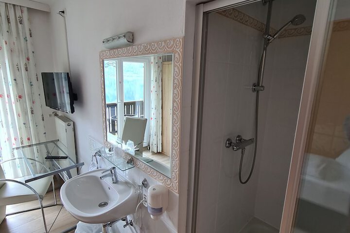 Room 42 of 62