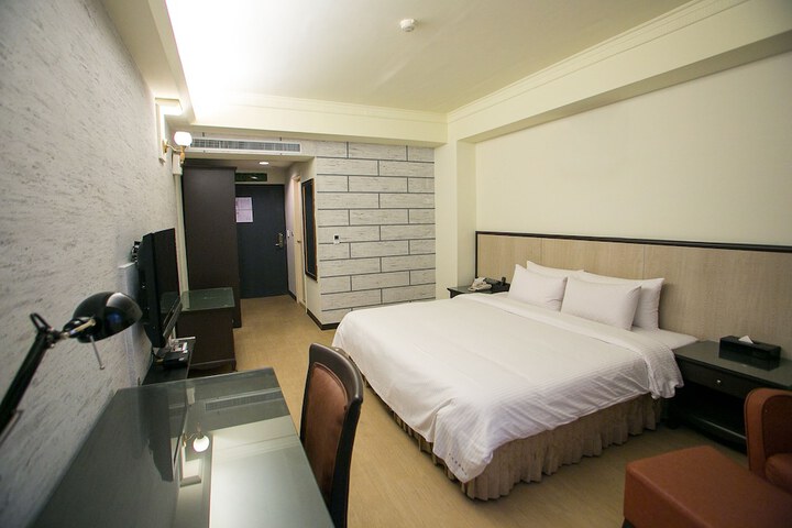 Room 3 of 24