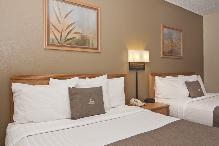 Queen Bed Accessible (4 of 11)