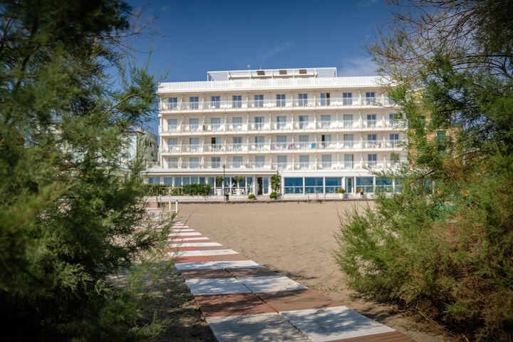 Hotel 74 of 78