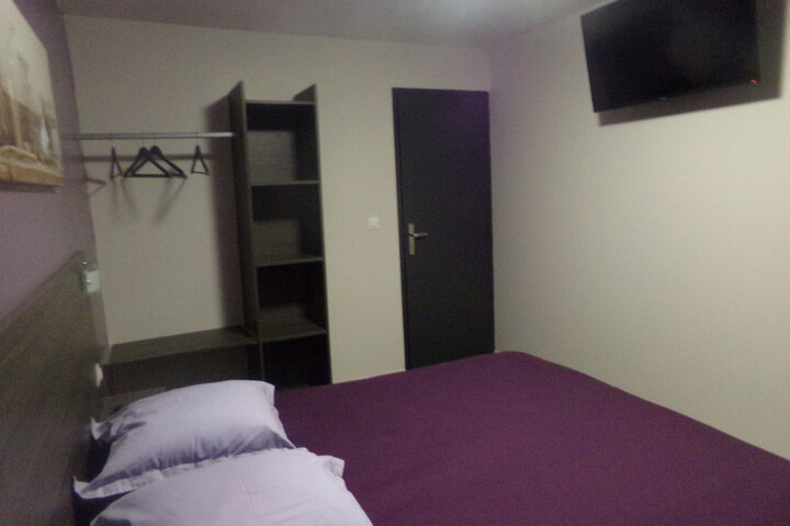 Room 5 of 42