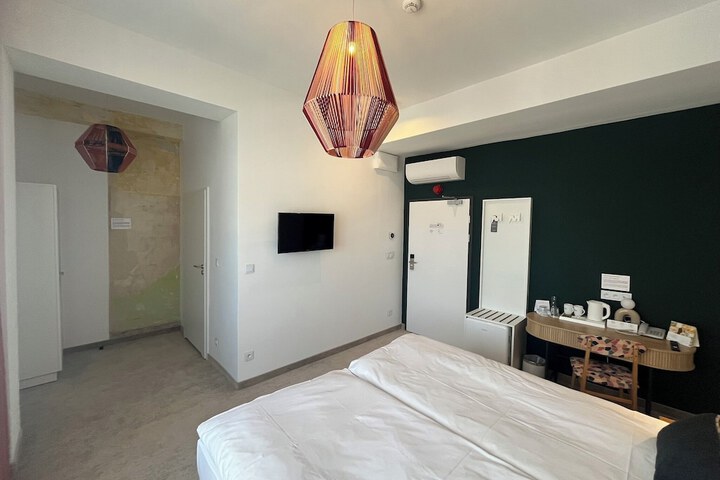Room 5 of 37