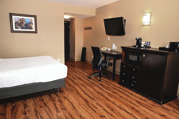 Room 33 of 83