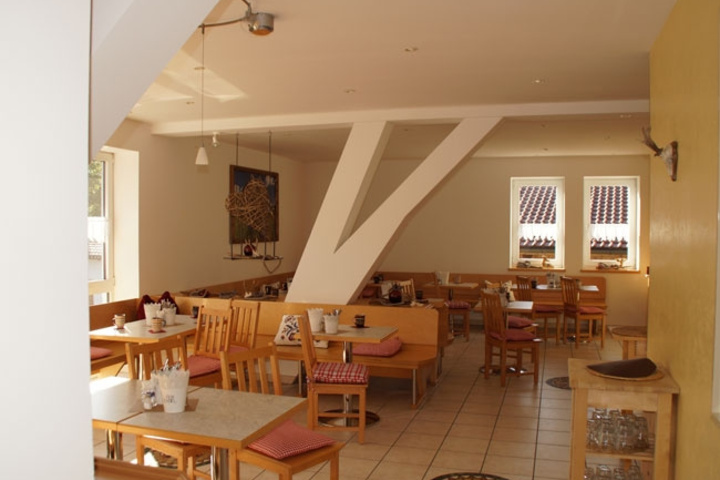 Dining 9 of 12