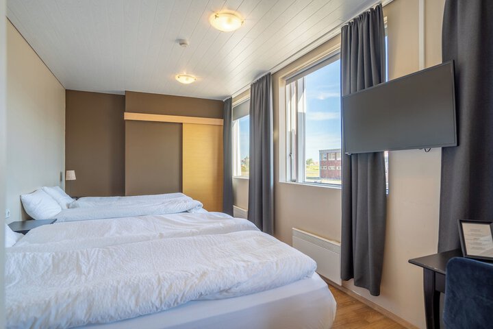 Room 33 of 72