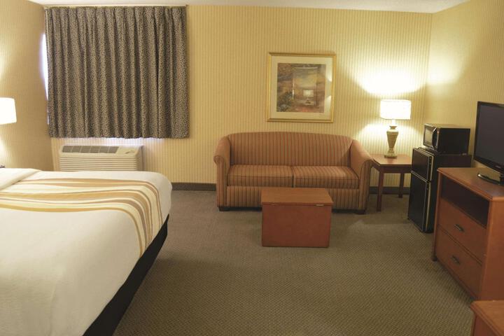 2 Double Beds (2 of 5)