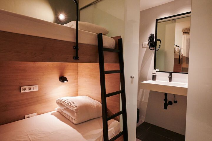 Room 10 of 26