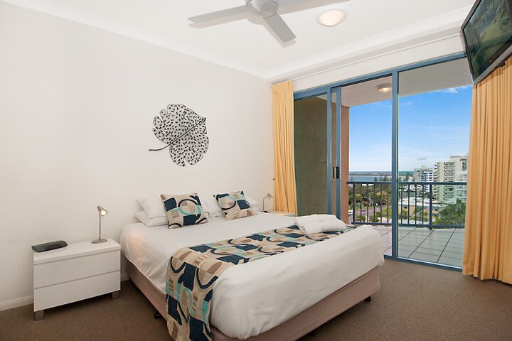 Room 5 of 200