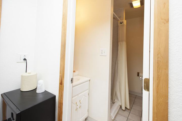 Room 4 of 25