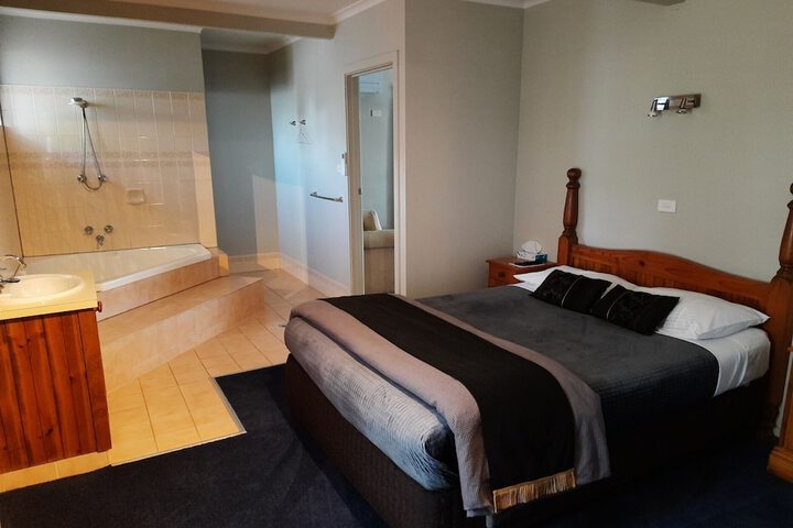 Room 17 of 31