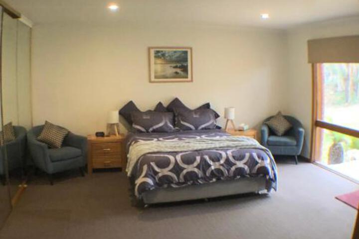 Room 5 of 12