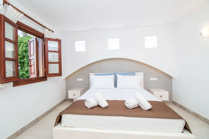 Room 2 of 18