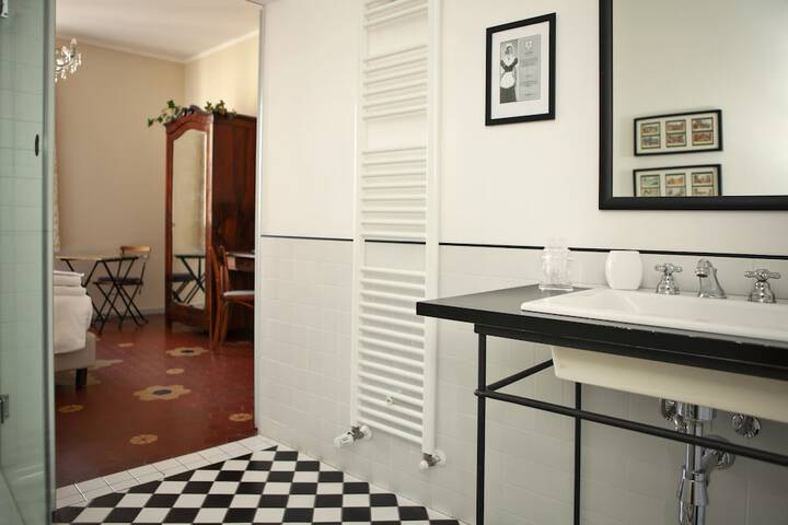 Room 20 of 34