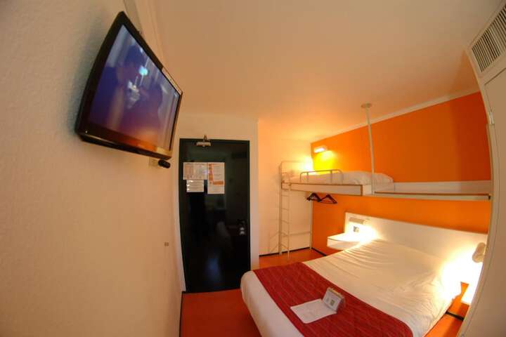 Room 9 of 33