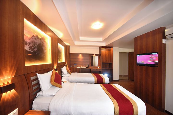 Room 8 of 32