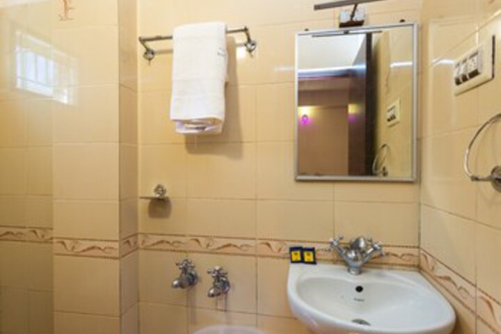 Room 3 of 32