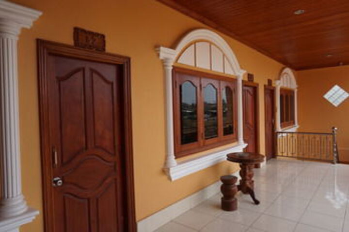 Ballroom/Hall 18 of 27