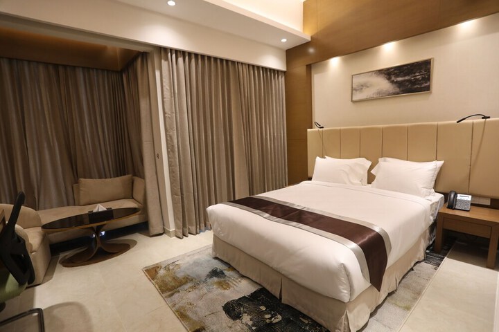Room 3 of 16