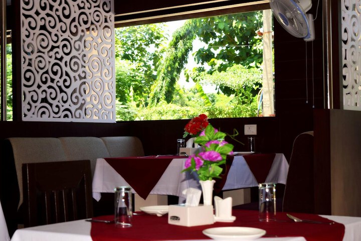 Dining 14 of 20
