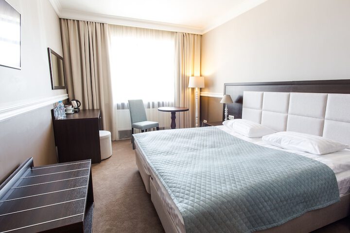 Room 4 of 49