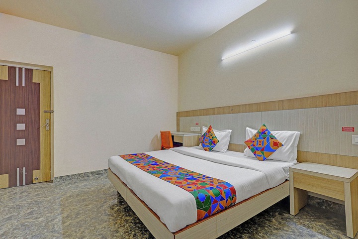 Room 8 of 28