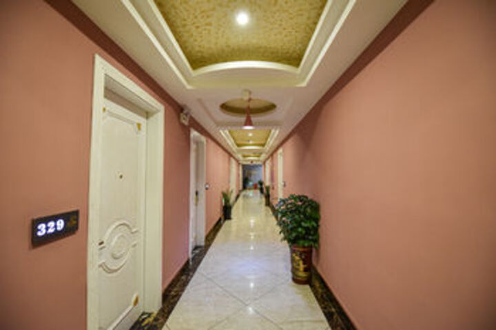 Ballroom/Hall 27 of 36