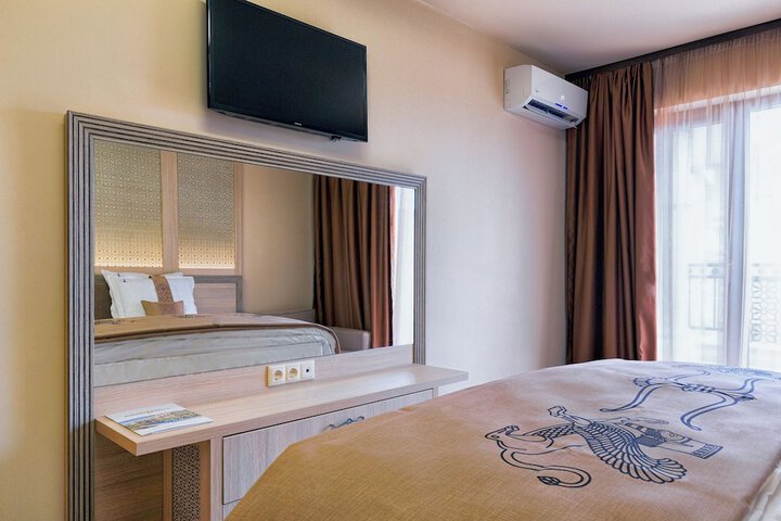 Room 8 of 22