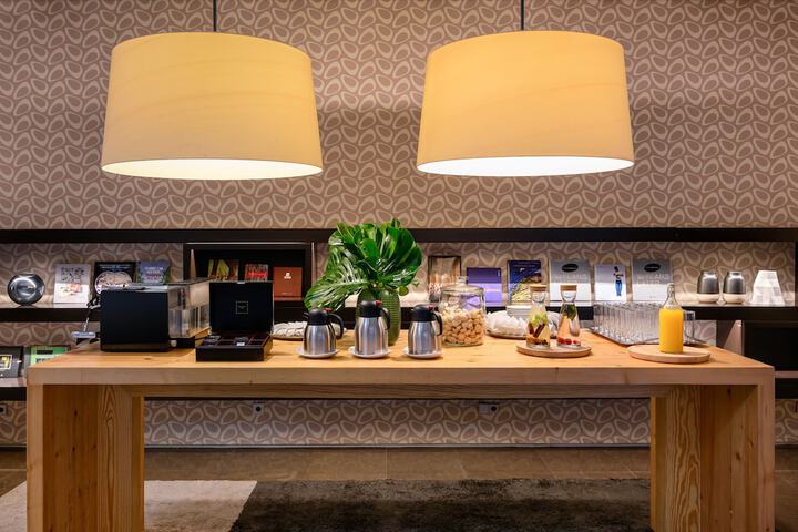 Lounge 120 of 153