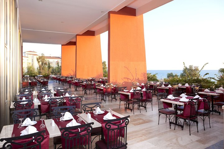 Dining 94 of 108