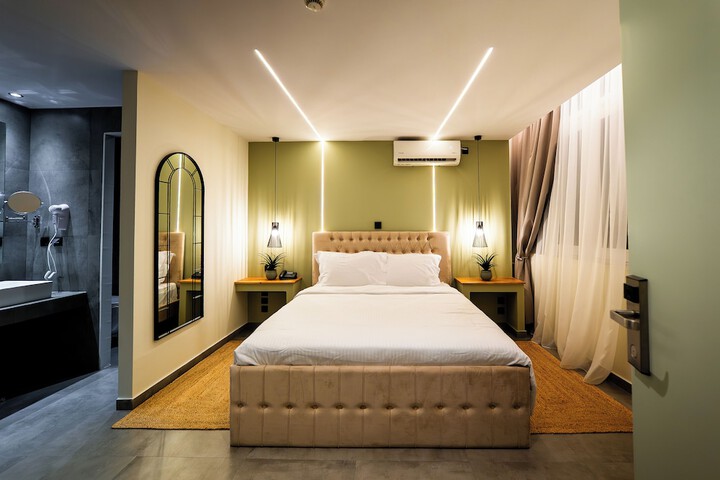 Room 11 of 64