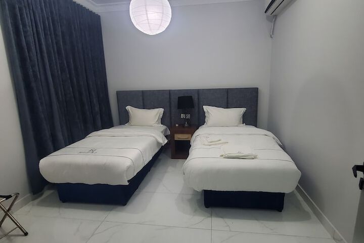 Room 5 of 11