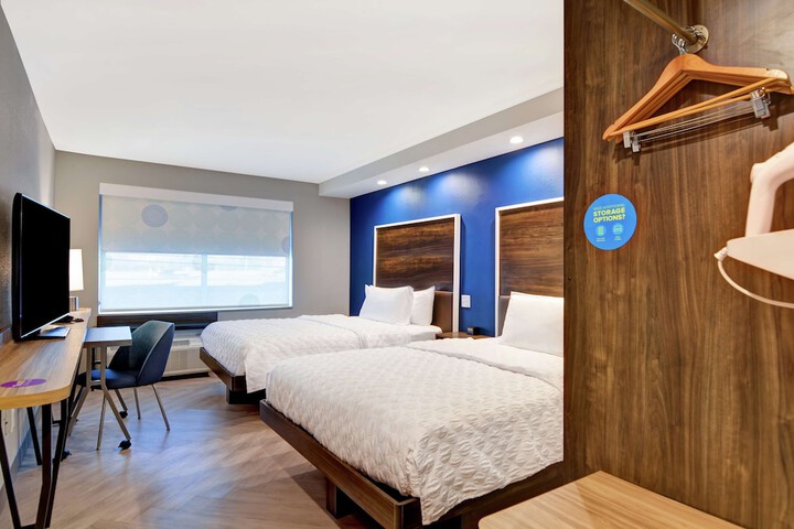 2 Queen Beds (3 of 4)