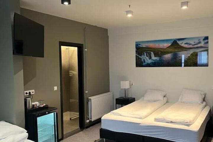 Room 38 of 122