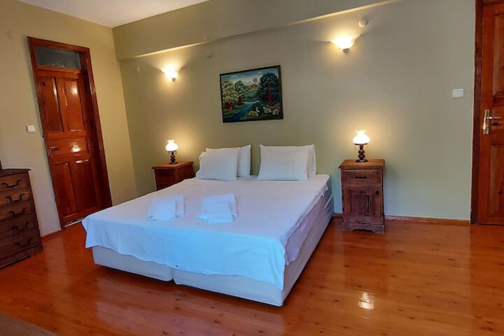 Room 9 of 44