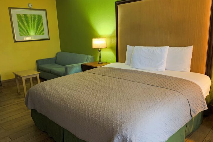Basic King Bed (2 of 4)