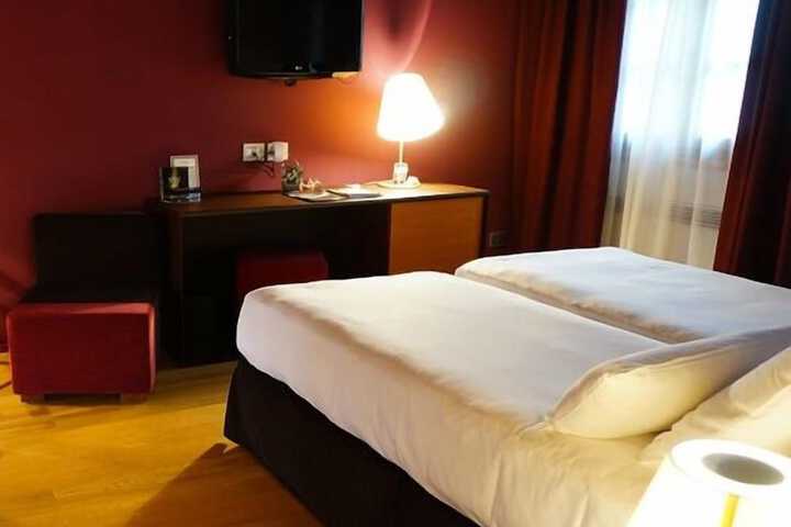 Room 4 of 52