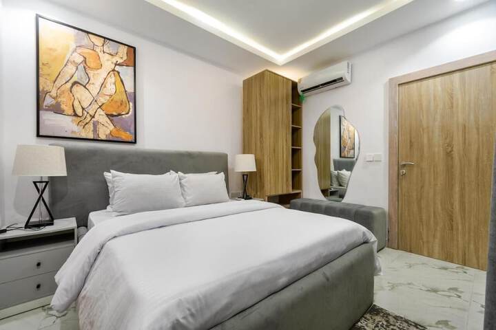 Room 6 of 32