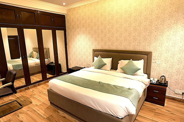 Room 8 of 27