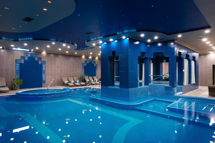 Pools & Facilities