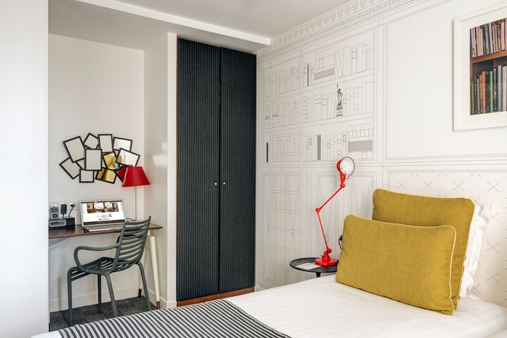 Room 9 of 42