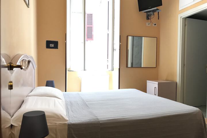 Room 11 of 28