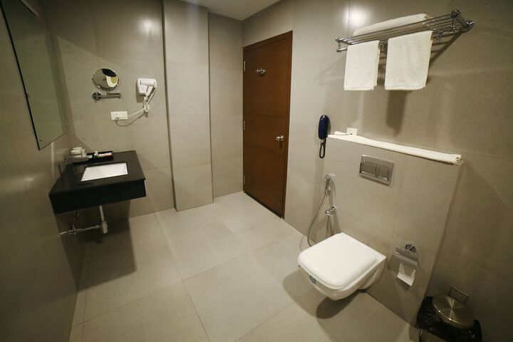Room 73 of 93