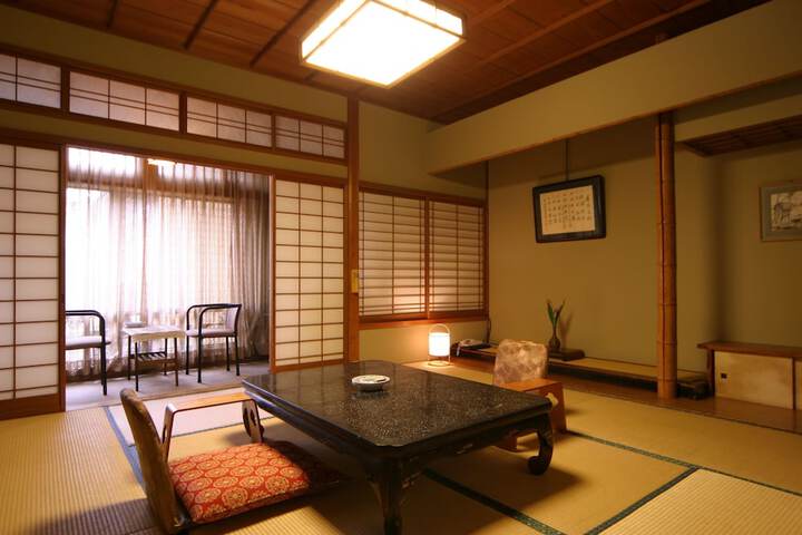 Room 6 of 33