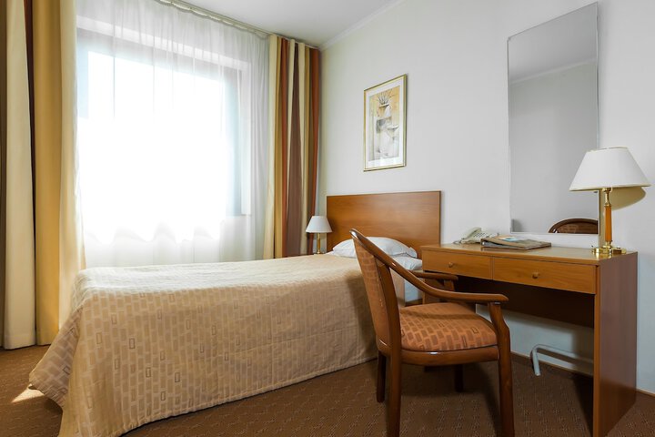 Room 4 of 65