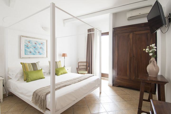 Room 3 of 92