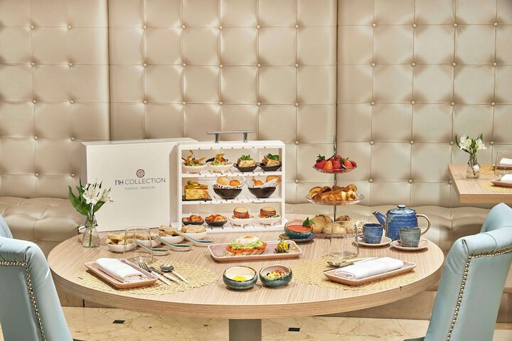 Breakfast/Coffee Service 40 of 65