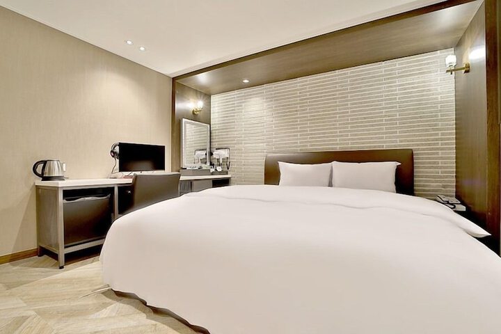 Room 27 of 63