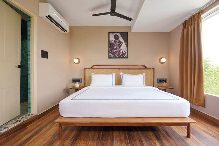 Room 2 of 48